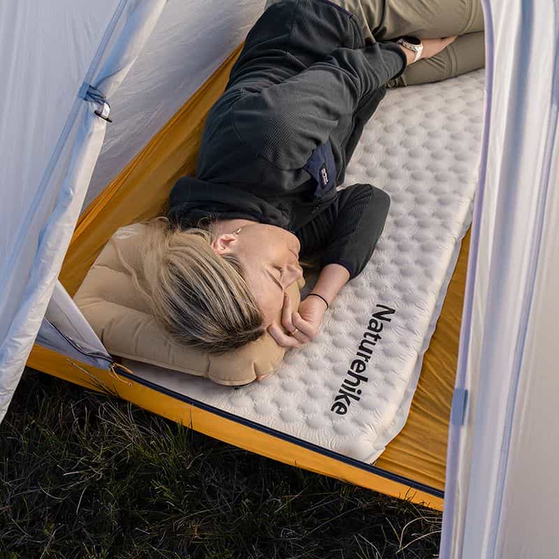 Самонадувающийся ультралегкий одноместный матрас Naturehike CNK2300DZ013, 35 мм, светло-серый