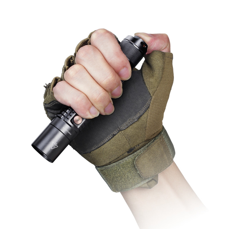 Фонарик ручной Fenix UC35 V20 CREE XP-L HI V3