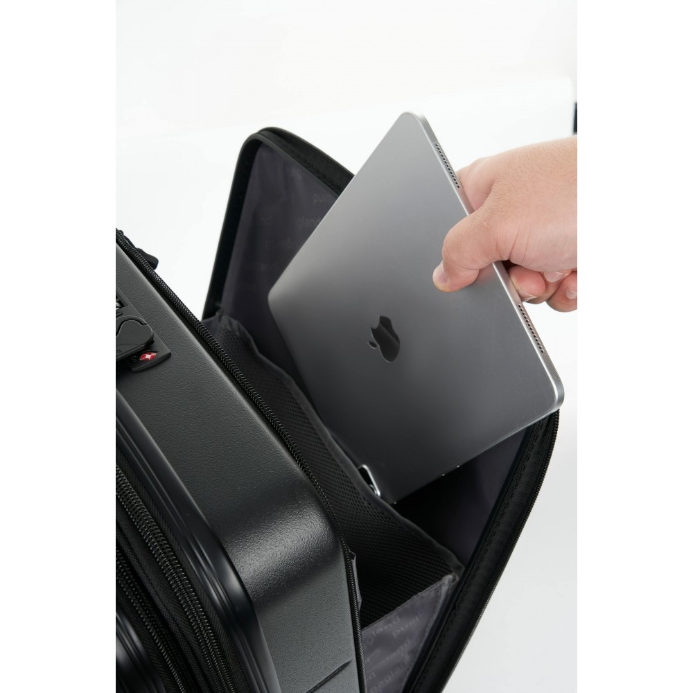 Чемодан Bagland Velo 41 л. чорний (00322020)