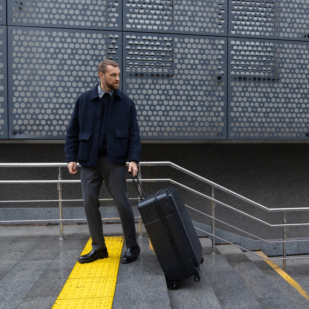 Валіза Bagland Velo 106 л. чорна (00322028)